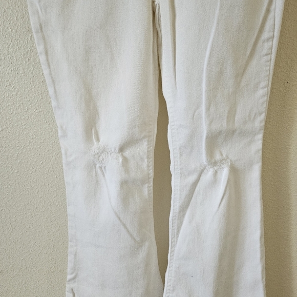 RefugeWomen's Denim White Flared High Rise Casual chic Jeans Size 3.. - Picture 6 of 12